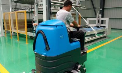 駕駛式小型洗地機(jī)價(jià)格與會議及展覽服務(wù)應(yīng)用分析